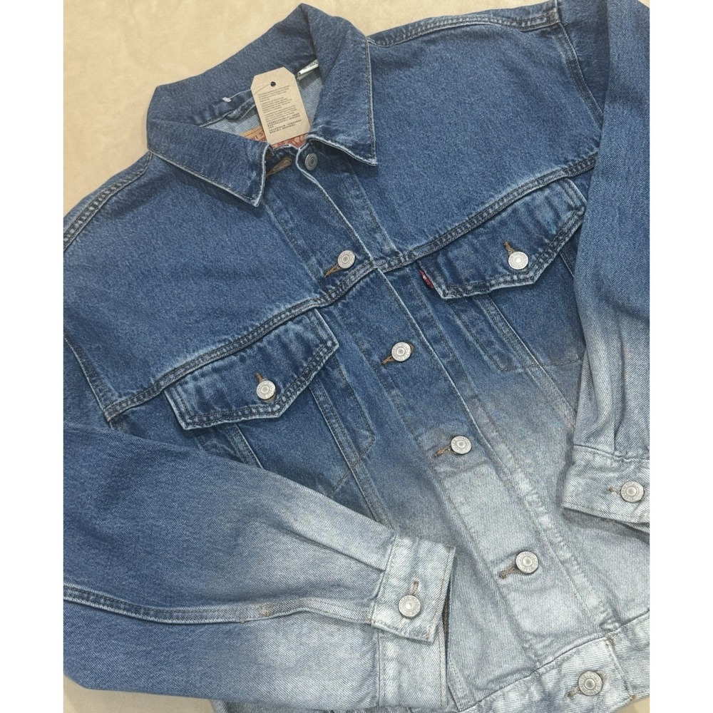 NWT Levi's Women's 90s Trucker Jacket Denim Gradient Front Button Size L